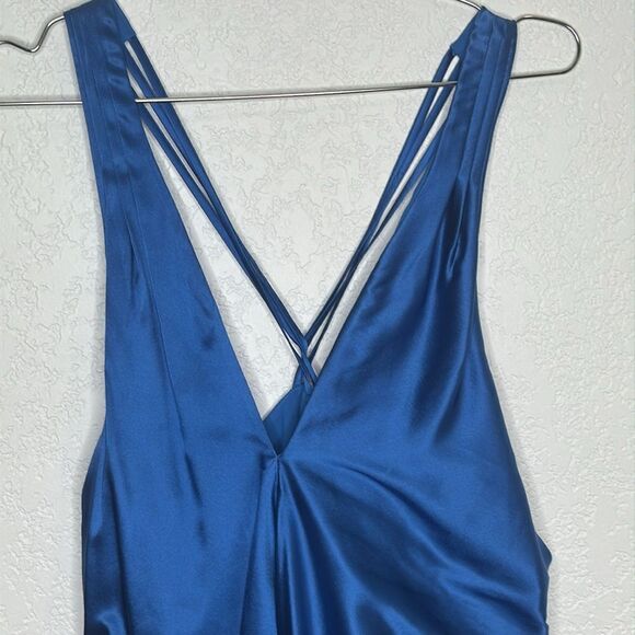 NWT Veronica Beard Stewart Top in Azure Blue
Size 10 Silk Revolve - Picture 4 of 15